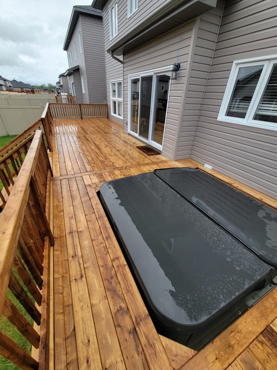A new cedar deck built by Macam Living with a hot tub